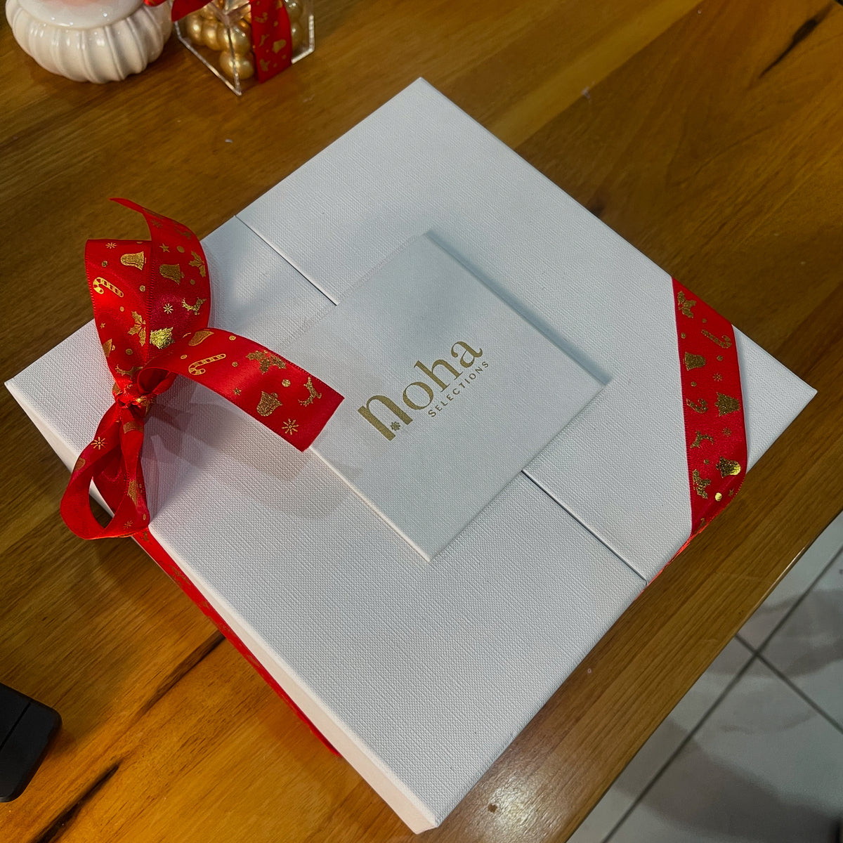 Customized corporate gift set from Dubai